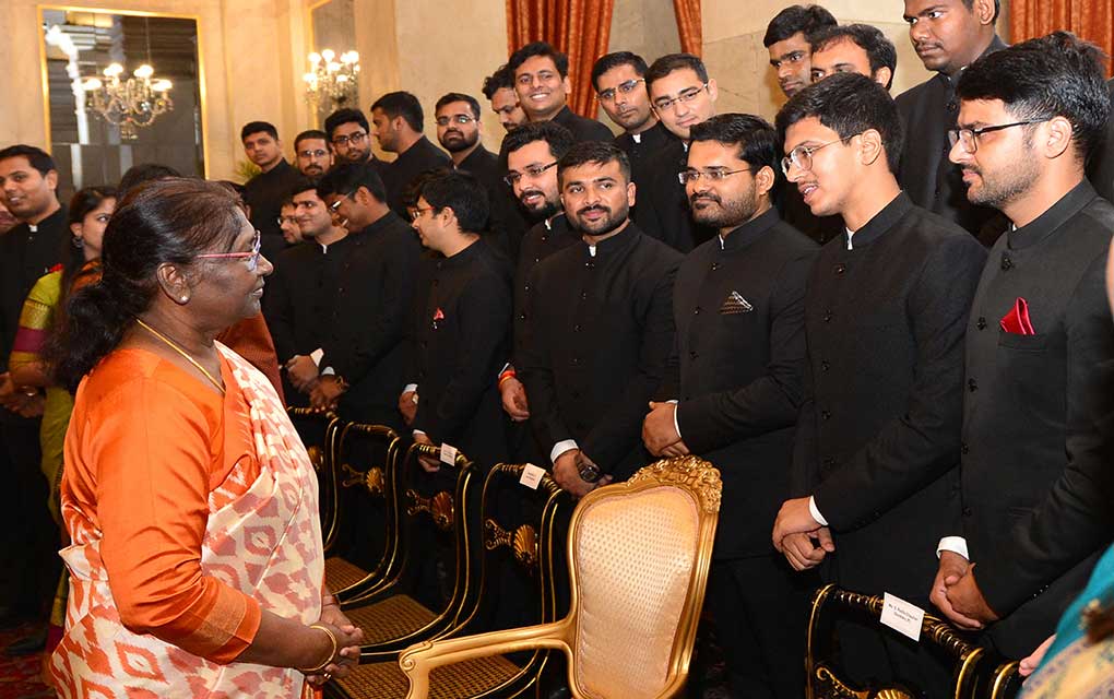 President Murmu with 2020 batch IAS 